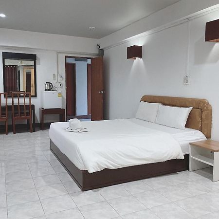 โรงแรมวินบางนา Win Bangna Hotel Bangkok Bagian luar foto